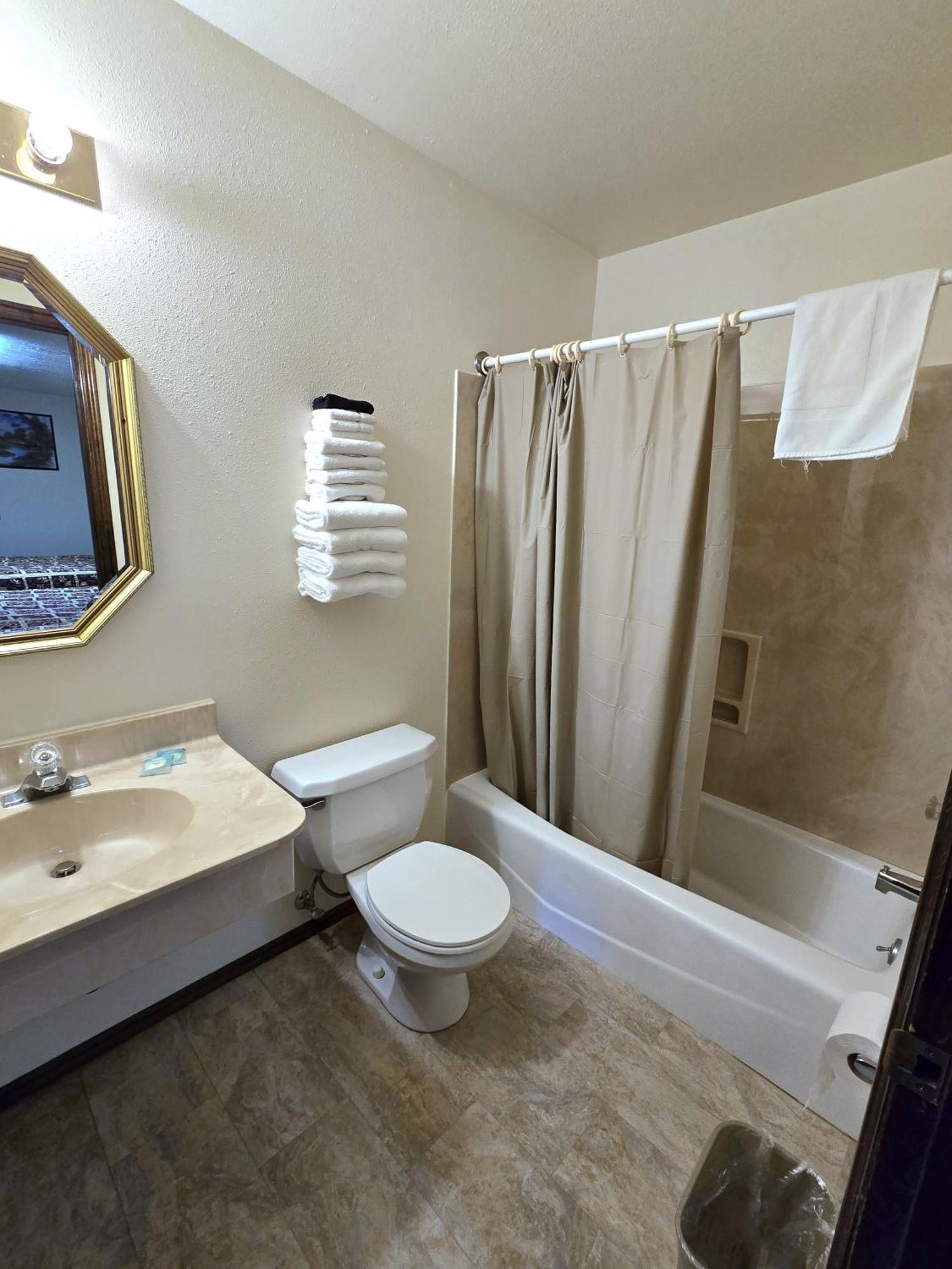 Dove Creek Inn 외부 사진